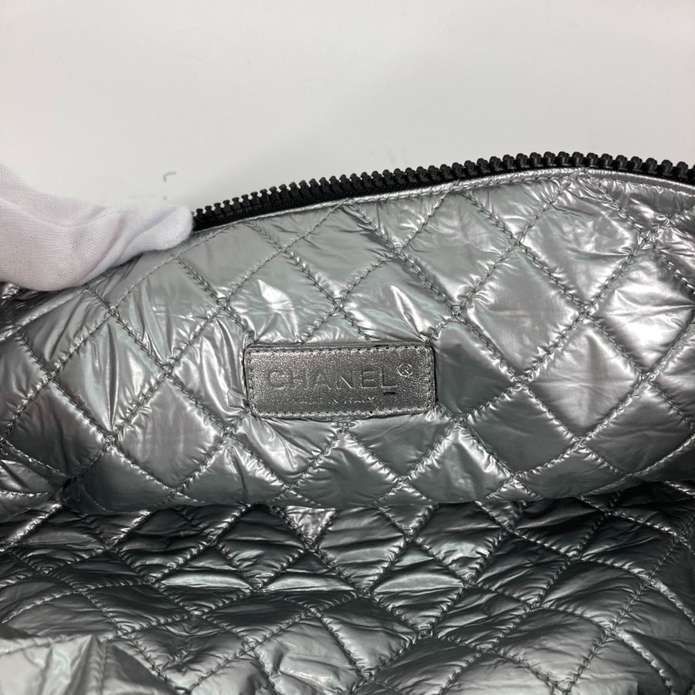 CHANEL White Shoulder Bag - Picture 14 of 16